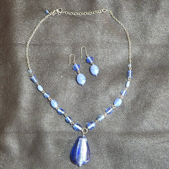 Vintage necklace/earring set:  Ocean blue Murano-style glass pendant - Picture 3 of 7